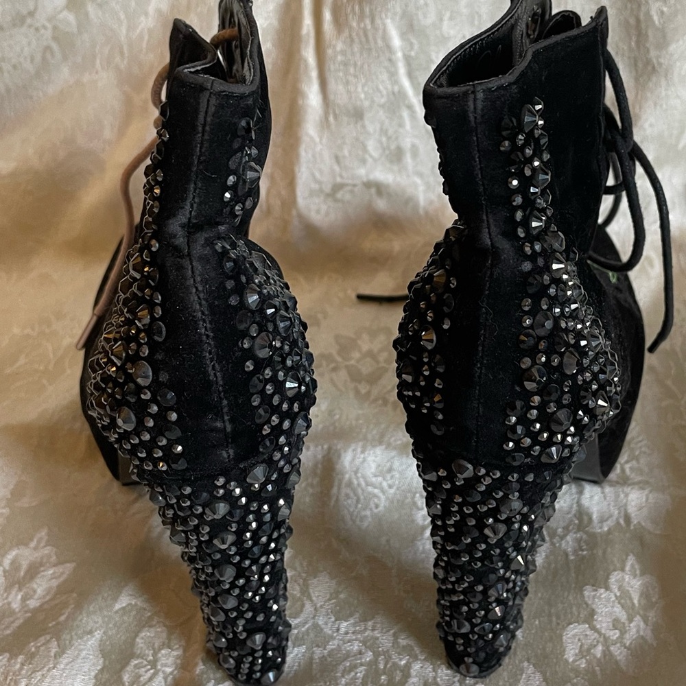 Elegant Black Studded Women's Shoes